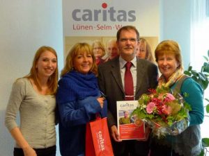 Große Freude beim Gewinner (v.l.): Anja Kleffner, Doreen Werner, Horst P. Schulz, Christa Schulz